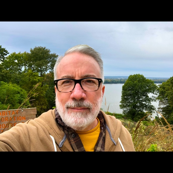 Meet your Posher, Dave - Picture 1 of 2